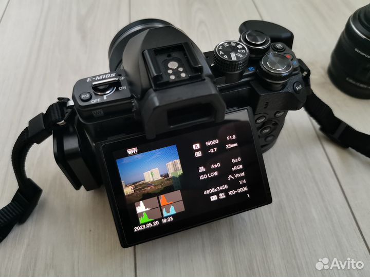 Olympus E-M10 Mark II 14-42 и 25 1.8 Zuiko Digital