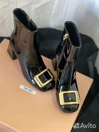 Лакированные сапоги Miu Miu