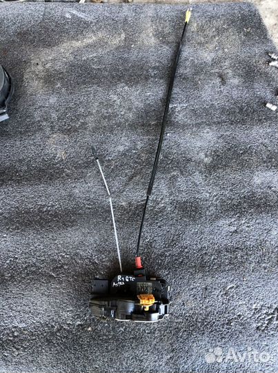 Замок передний правый Opel Astra J gtc 2010-2017