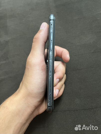 Телефон iPhone 8