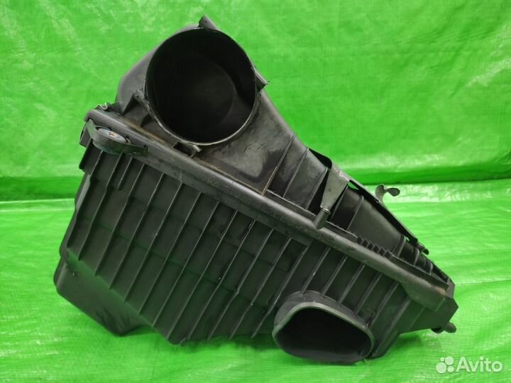 Корпус воздушного фильтра Volkswagen Touareg