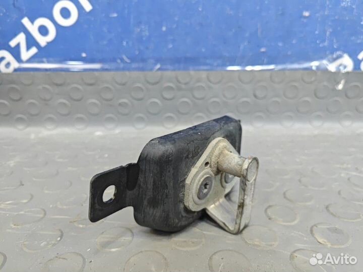 Ответная часть замка двери задняя правая Renault