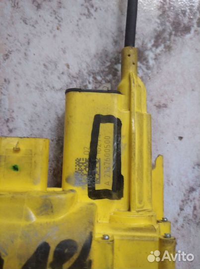 Замок задней левой двери Мерседес 213