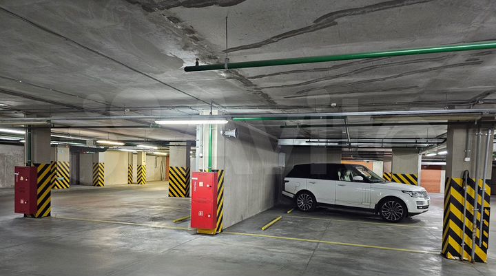 Машиноместо, > 30 м²