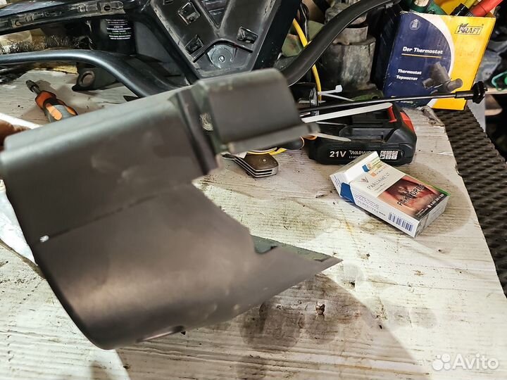 Кожух рулевой колонки Renault Megane 2