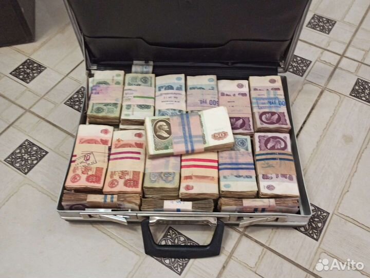 Дипломат с деньгами СССР