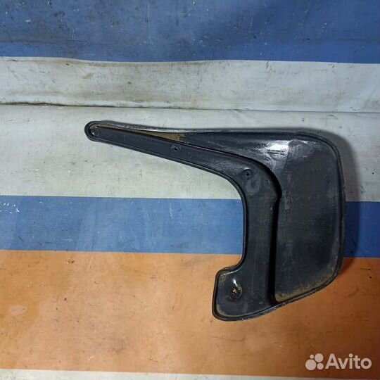 Брызговик передний левый Renault Logan 1 1.4