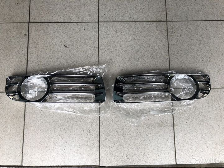 Накладка противотуманной фары Chrysler 300C