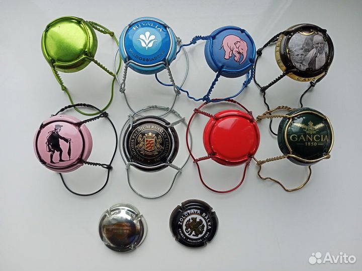 Кроненпробки, плакетки, пробки и открывалки