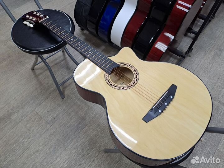 Гитара акустическая с металлическими струнами