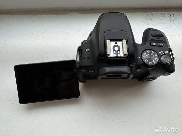 Зеркальный фотоаппарат canon eos 200d