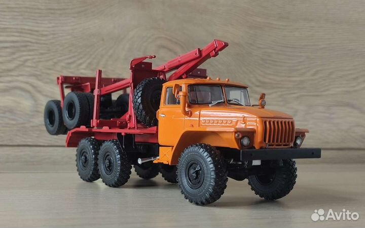 Урал лесовоз с прицепом-роспуском, 1/43