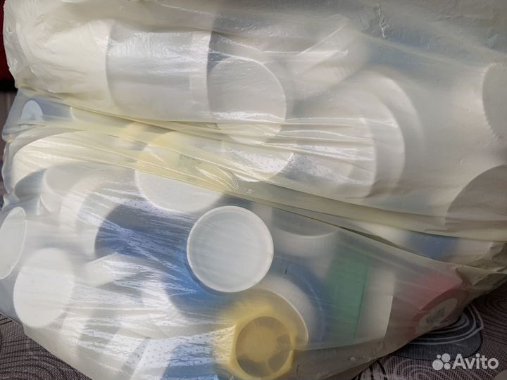 Крышки пластиковые от бутылки