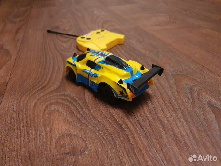 Машинка на радиоуправлении спортивная