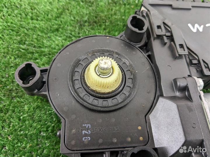 Мотор стеклоподъёмника задний правый volkswagen T