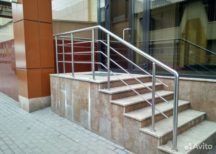 Радиусный поручень на лестницу