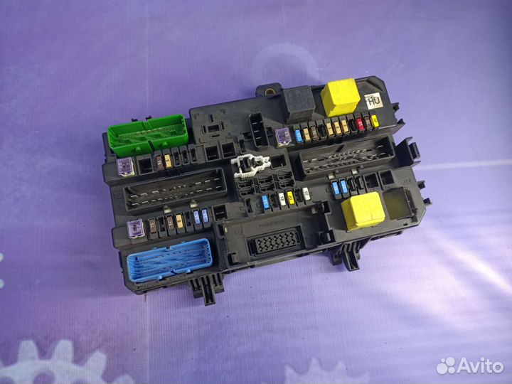 Блок предохранителей(салонный) Opel Astra H