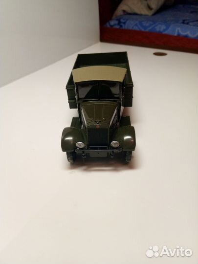 Модель автомобиля 1:43