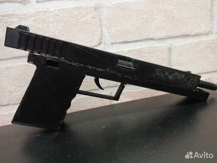 Пластиковый пистолет 