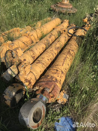 Запчасти на liebherr 984