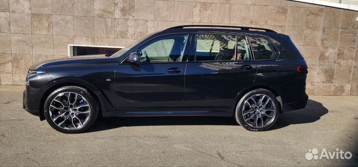 BMW X7 3.0 AT, 2022, 500 км
