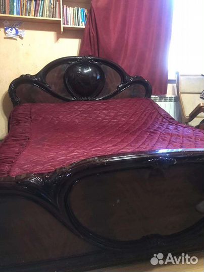 Спальный гарнитур