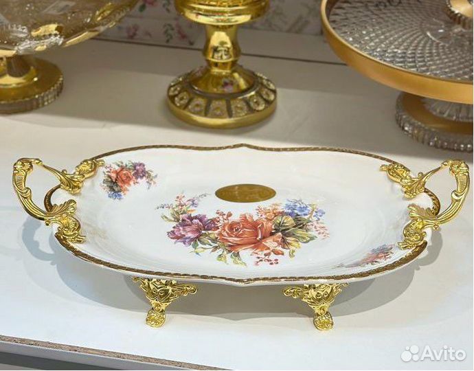 Блюдо на ножках