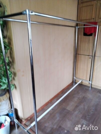 Вешалка для одежды напольная металлическая