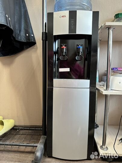 Кулер для воды с холодильничком