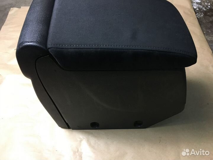 Подлокотник Volkswagen Tiguan 08-17