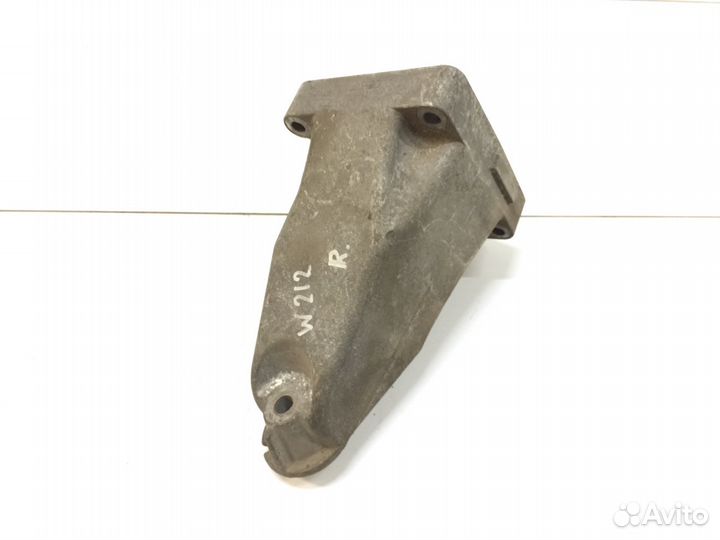 Mercedes W212 мерседес Кронштейн Двигателя