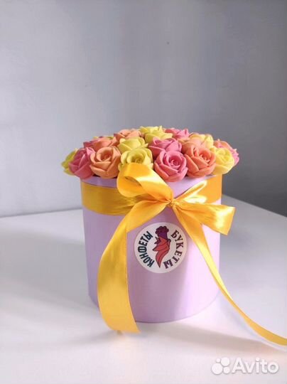 Розы из Белого Шоколада - 37 шт в Коробке