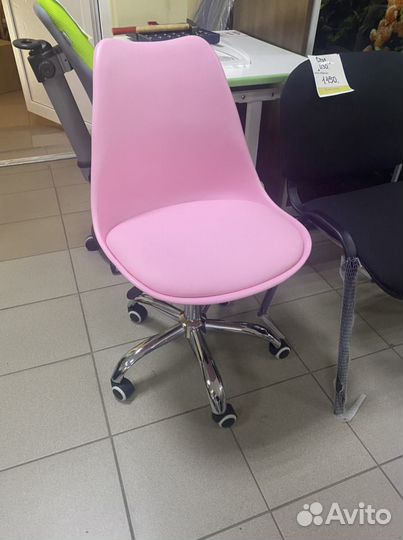 Стул мастера на колесах