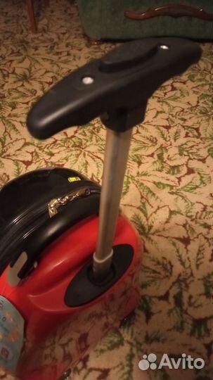 Детский чемодан на колесиках