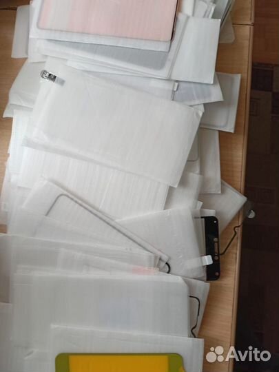 Чехлы на смарфоны и защитные стекла