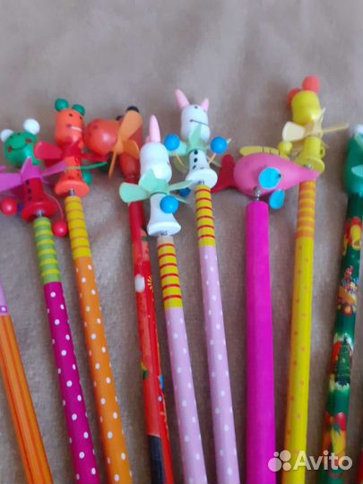 Карандаши и шариковые ручки