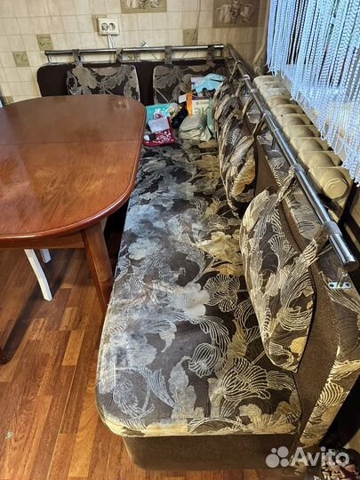 Кухонный стол и уголок куханный