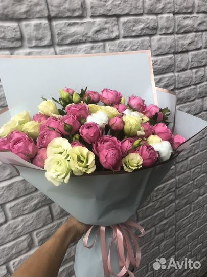 Букет из пионовидных кустовых роз Мисти баблз