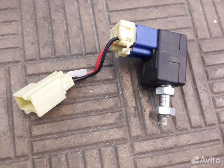 Датчик стоп сигнала Hyundai i30 2007-2012год