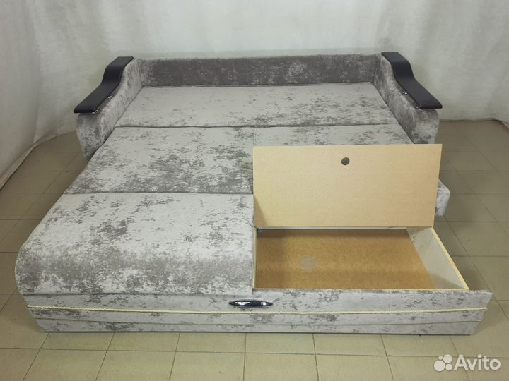 Диван на металлокаркасе