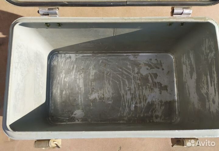 Ящик алюминиевый с ручкой и замками. СССР