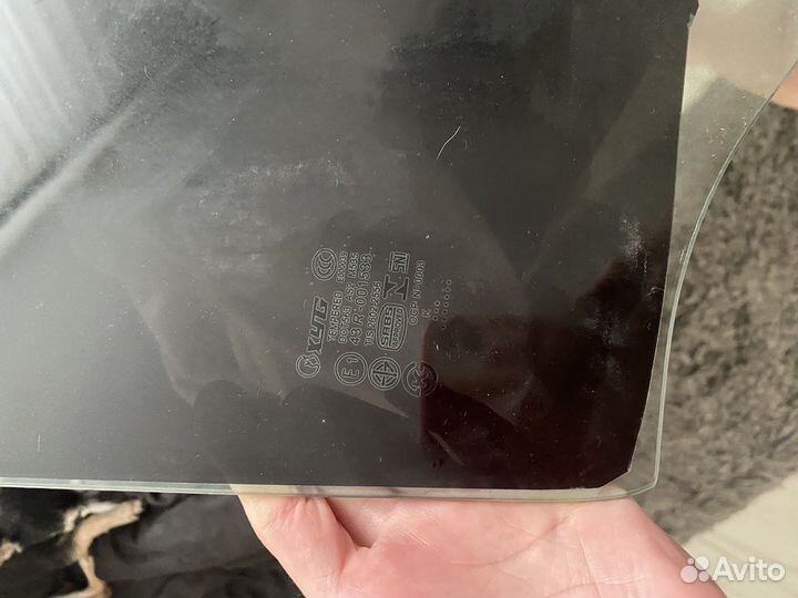 Стекло на toyota land cruiser 200