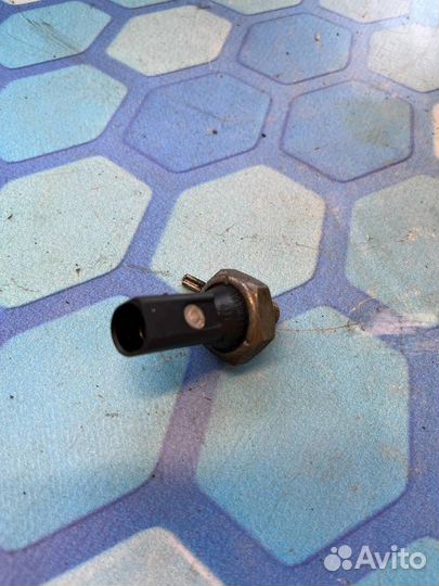 Датчик давления масла 06E919031