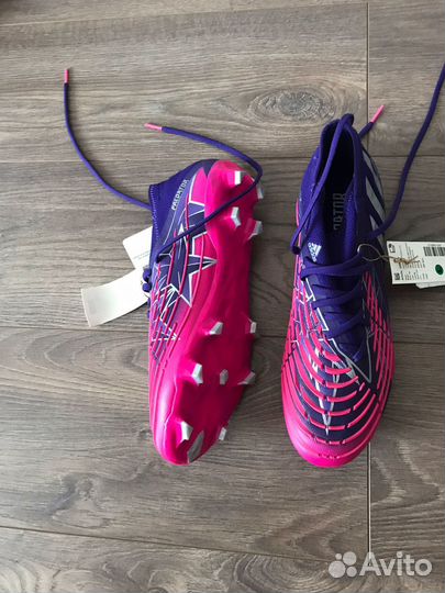 Футбольные бутсы adidas