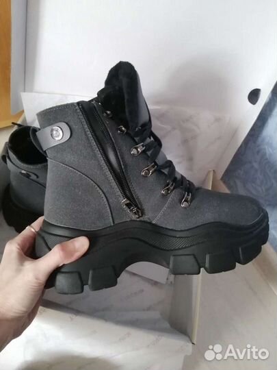 Новые ботинки на 38 рр