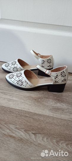 Босоножки женские 39 размер новые