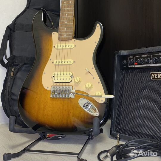 Электрогитара Fender Squier Bullet Strat + комбик