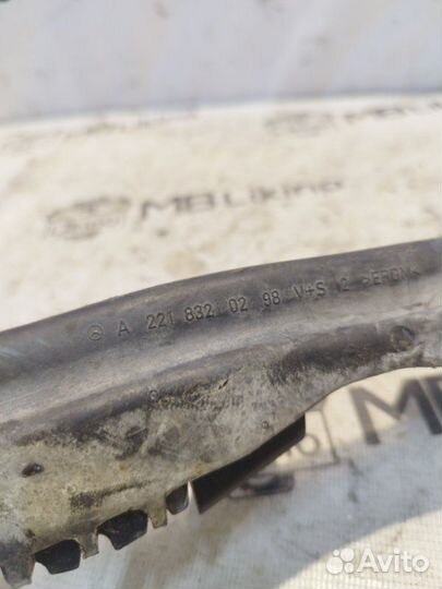 Уплотнитель трубок кондиционера правый Mercedes