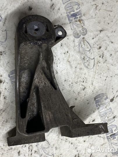 Кронштейн опоры двигателя volkswagen passat b 5