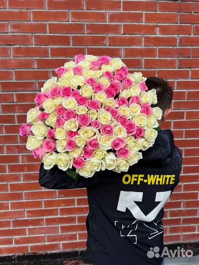 Букет 101 роза в ярком исполнении с доставкой